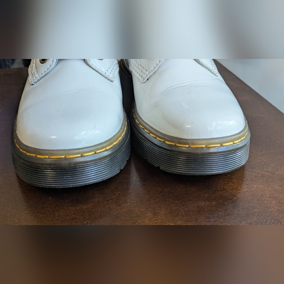 Dr. Martens Zavala White Unisex Boots. Men 4, Women 5 - Picture 3 of 8